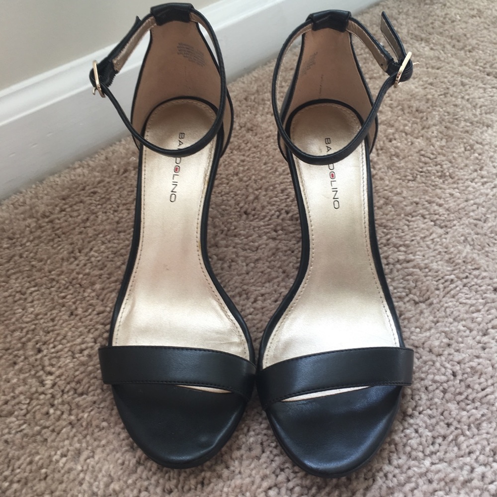 Bandolino Strappy Black Heels Size 7.5